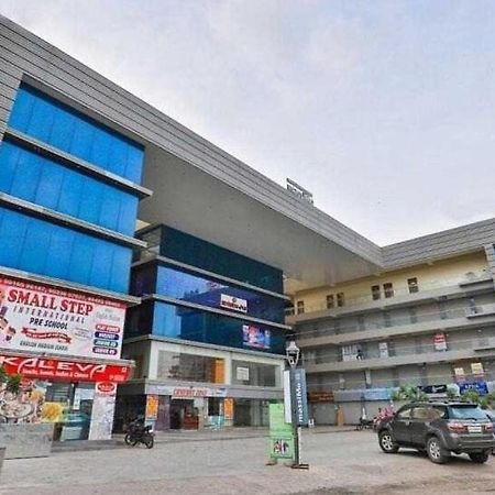 Oyo Hotel Apple Inn Сурат Екстериор снимка