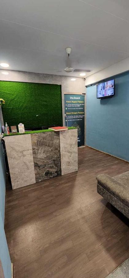 Oyo Hotel Apple Inn Сурат Екстериор снимка