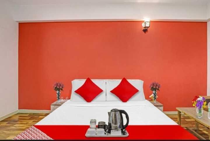 Oyo Hotel Apple Inn Сурат Екстериор снимка