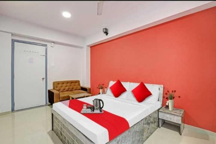 Oyo Hotel Apple Inn Сурат Екстериор снимка