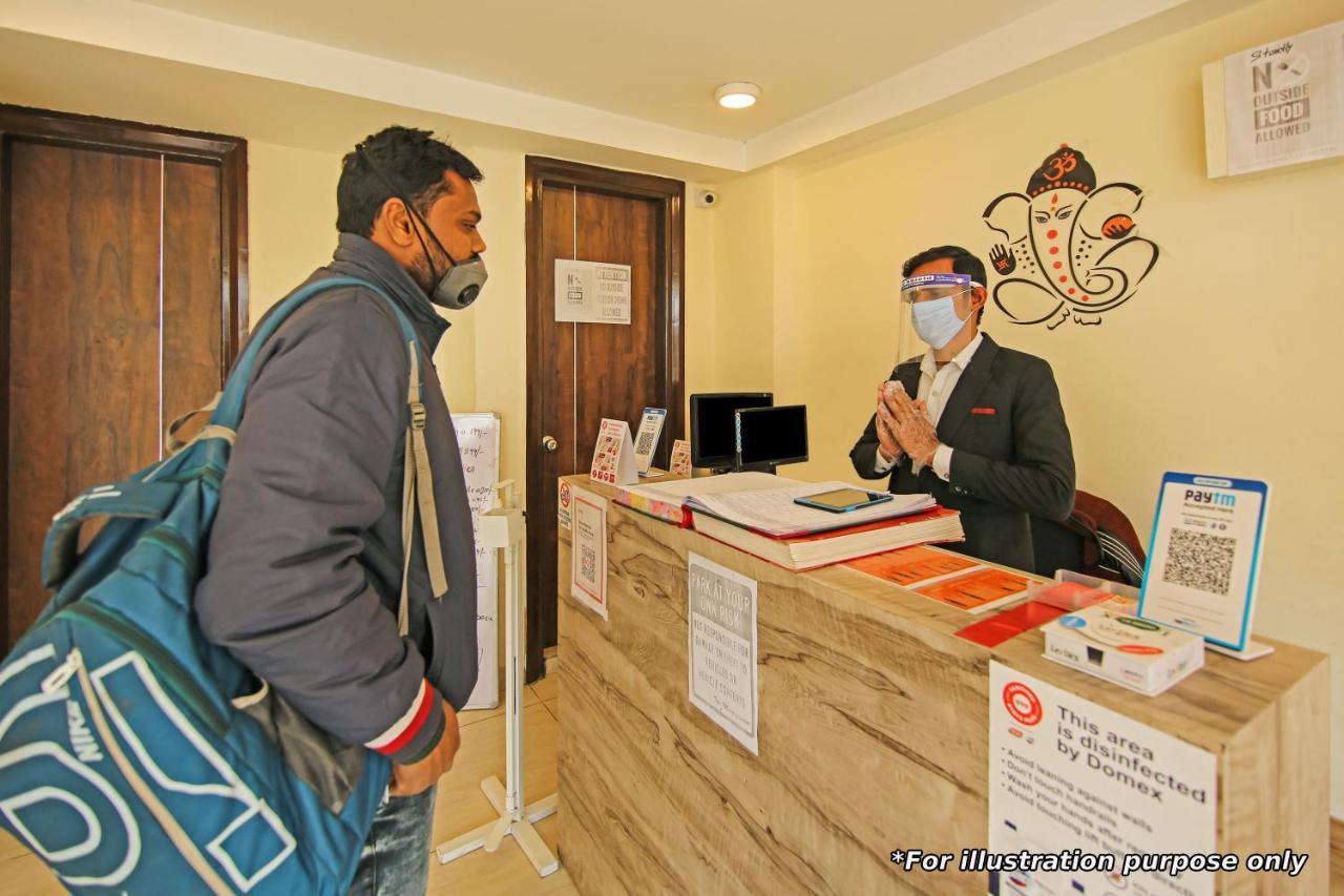 Oyo Hotel Apple Inn Сурат Екстериор снимка