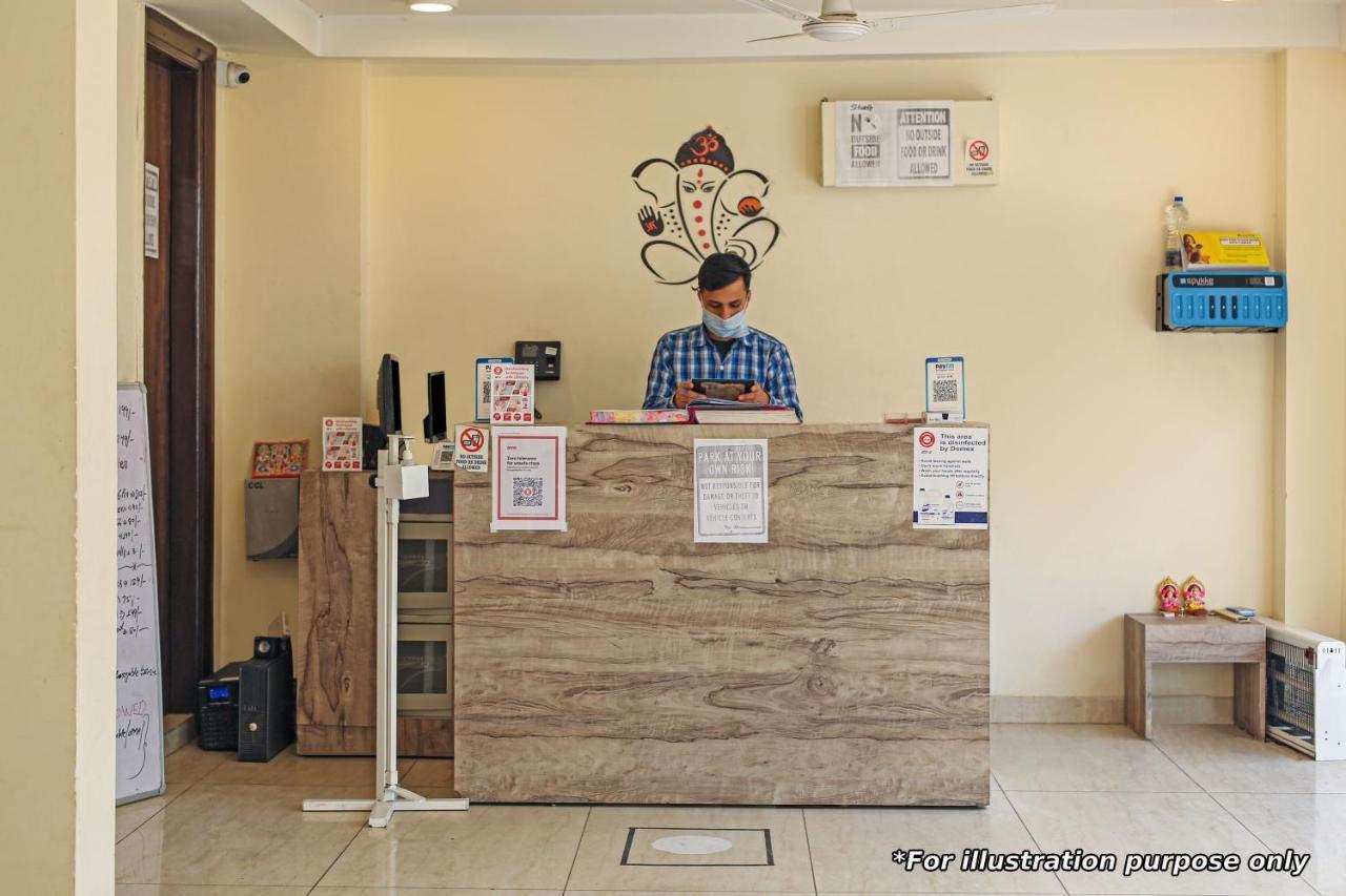 Oyo Hotel Apple Inn Сурат Екстериор снимка