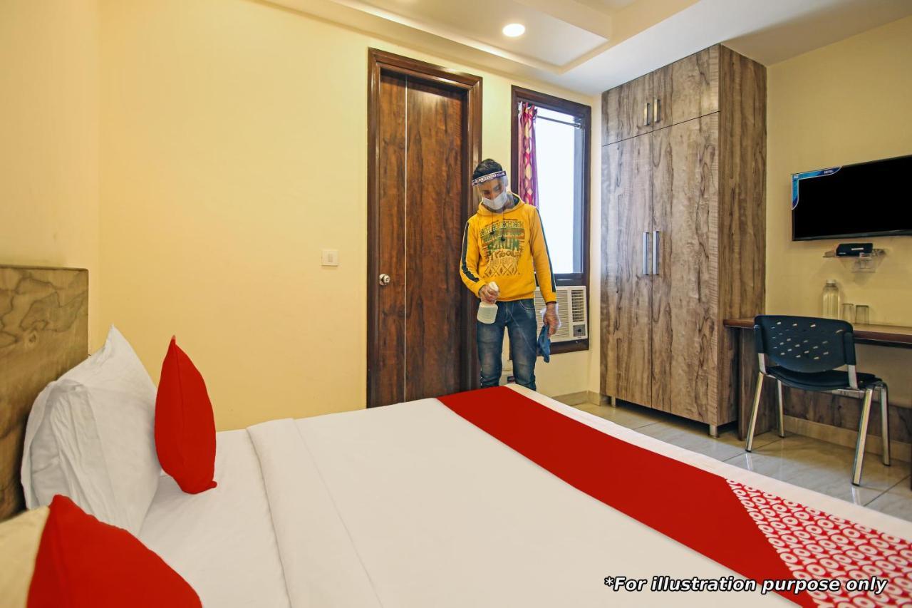 Oyo Hotel Apple Inn Сурат Екстериор снимка