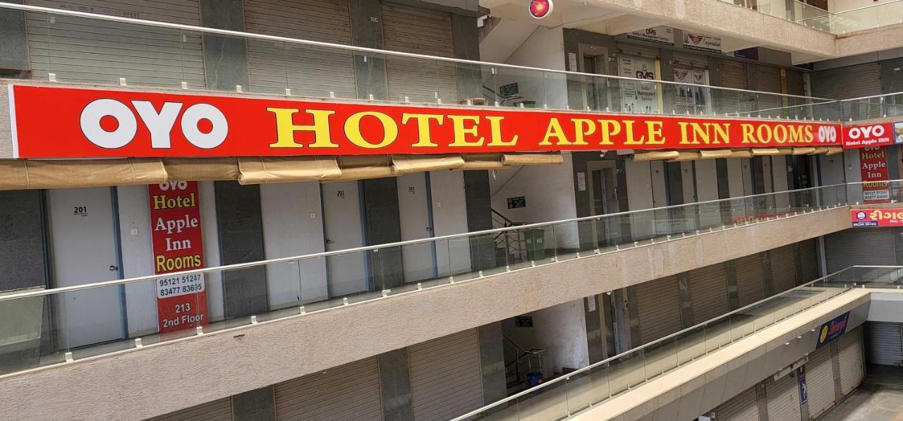 Oyo Hotel Apple Inn Сурат Екстериор снимка